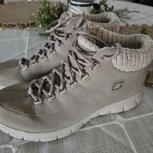 Skechers Women's Taupe Winter Boots